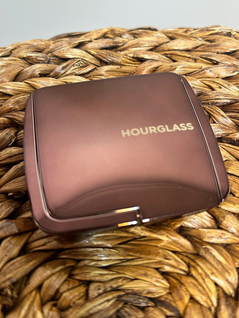 Like new Hourglass Ambient Lighting Powder in the shade Eternal Light - Picture 3 of 6